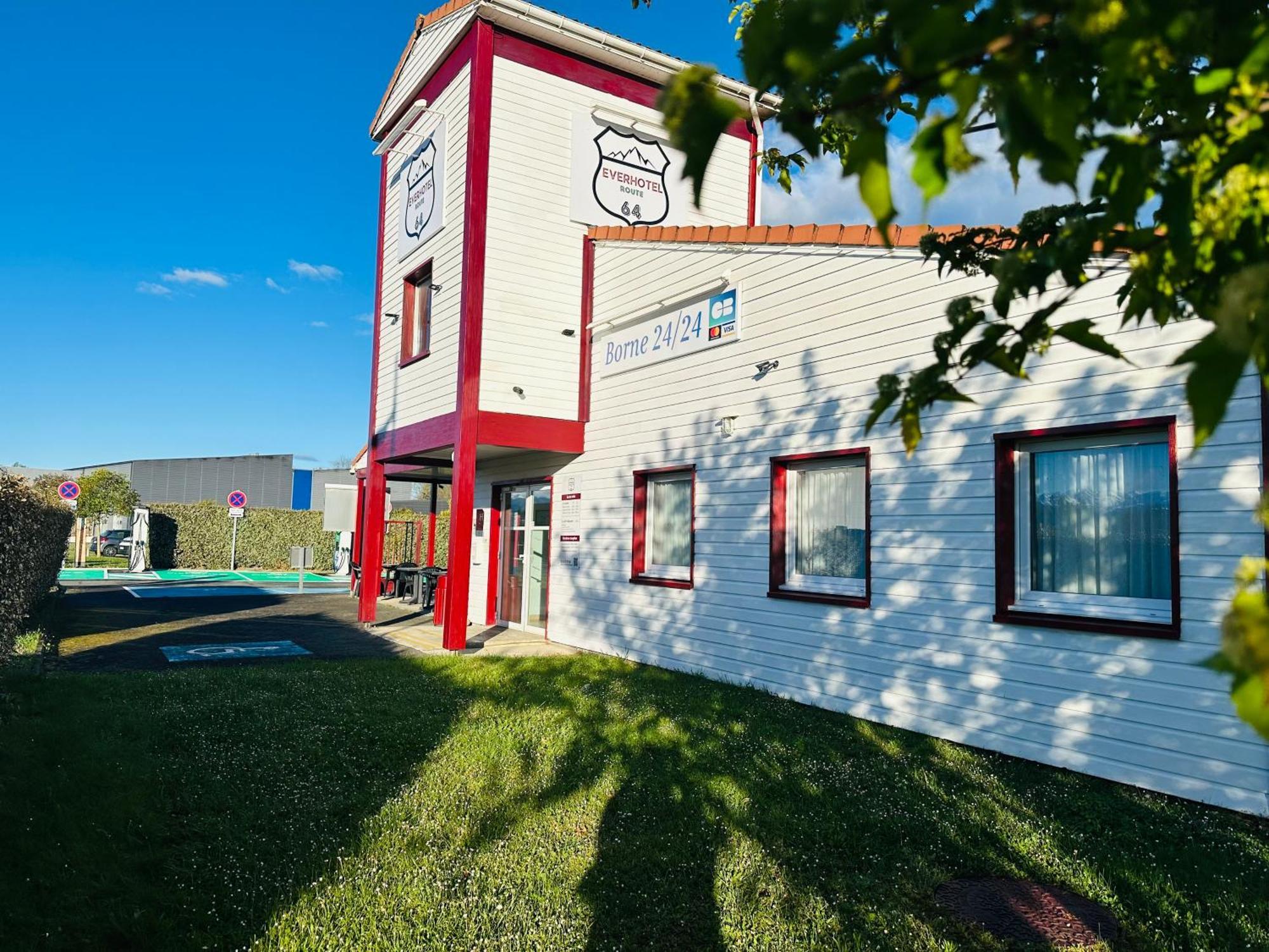 Everhotel De Tarbes-Ibos Exteriér fotografie
