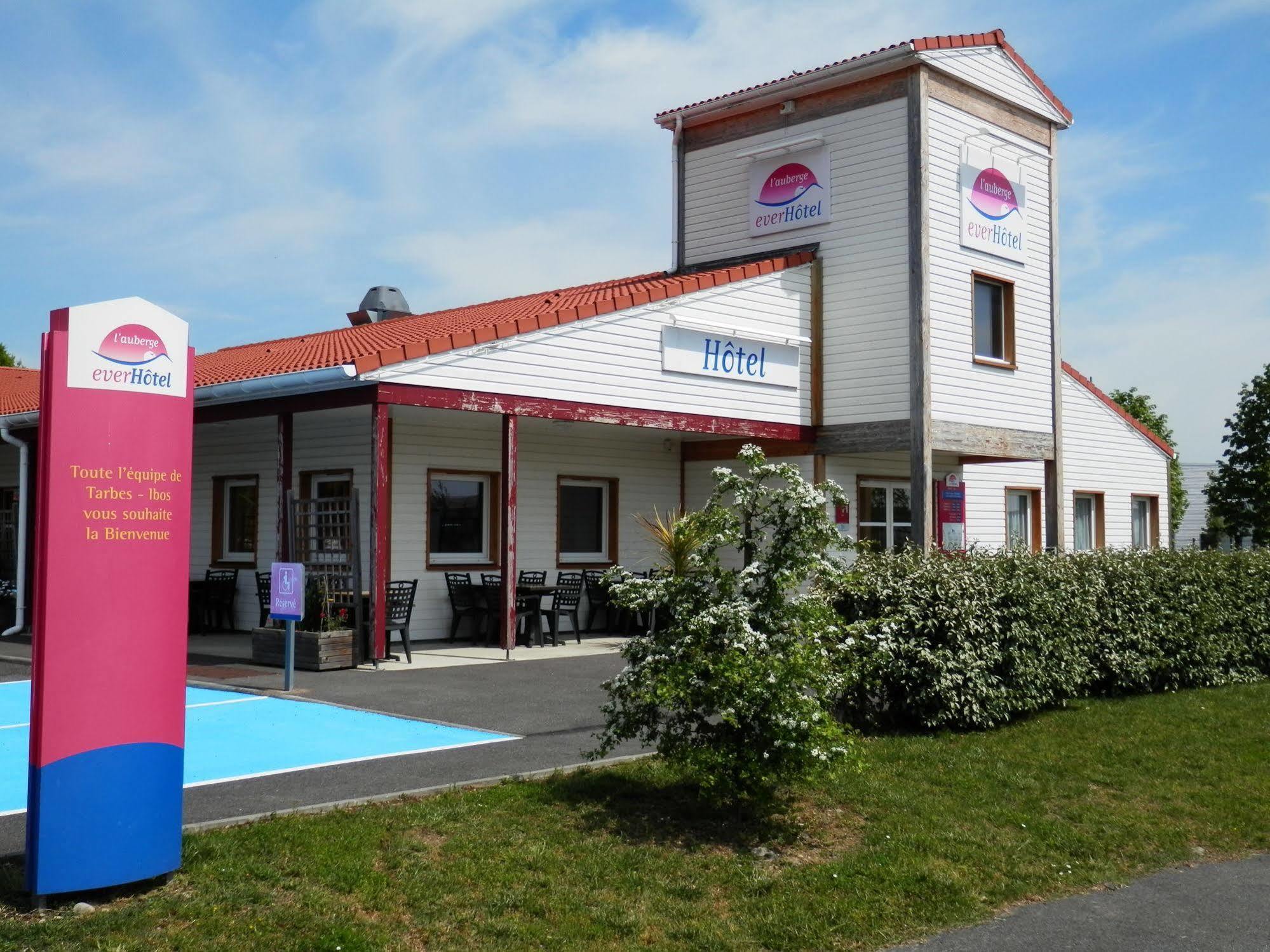 Everhotel De Tarbes-Ibos Exteriér fotografie